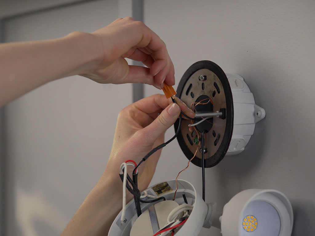 Connecting Floodlight Cam to junction box.